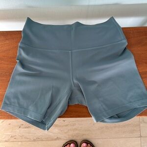 Lululemon align 6” shorts